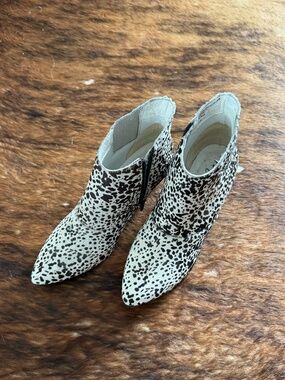 Matisse Nugent Bootie Cow Fur Leather Dalmation